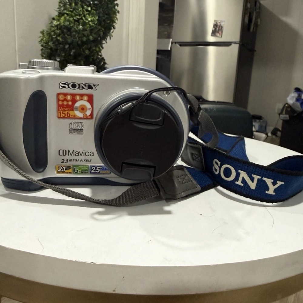 Sony MVC-CD200 Digital Mavica Camera Bundle – Y2K Retro Mini CD – Tested